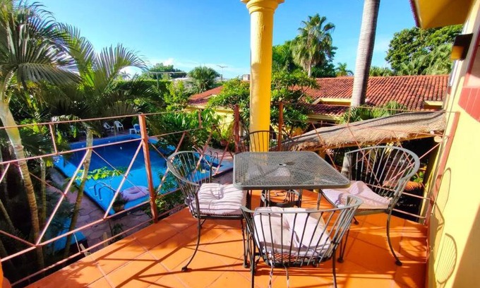 Colonia Independencia Apartamento | Apartamento para 2 personas con balcón y vistas al atardecer y a la piscina