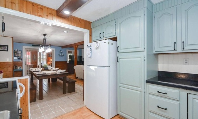 Laconia Apartamento | Apres House – Sleeps 12 in Heart of Lakes Region!