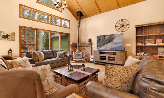 Evergreen Estates Casa | Apres Ski Haus Incredible Modern Cozy Resort Estate Minutes to Activities