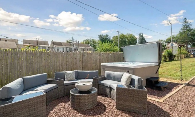 West Chester Casa | Apricity Home in West Chester Hot Tub & Parking