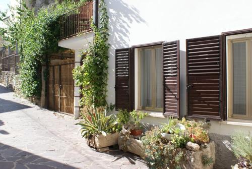 Roccascalegna Casa | Apricot House