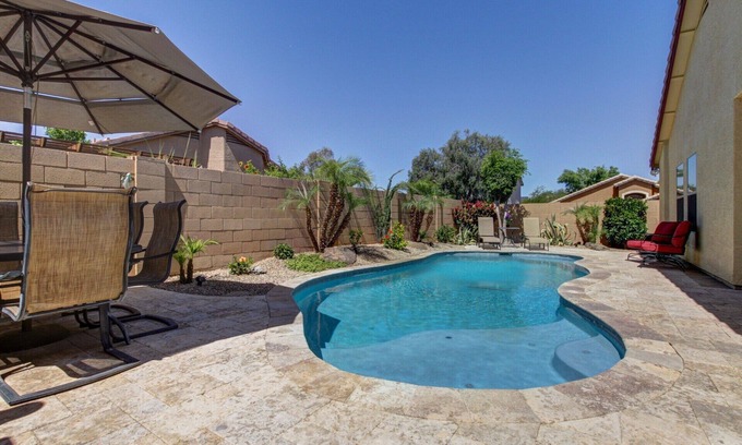 Canyon Trails Casa | Oasis del patio trasero!, Piscina privada, ranchero remodelado, Lote de esquina con orientación sur
