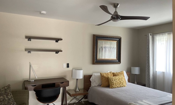 Carpinteria Apartamento | Hermoso estudio a 200 yardas de la arena y las olas.