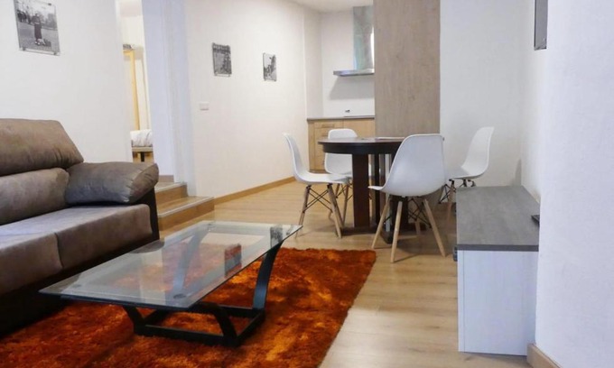 Vic Apartamento | APT 2 Acollidor al Centre històric de Vic APTGARBI