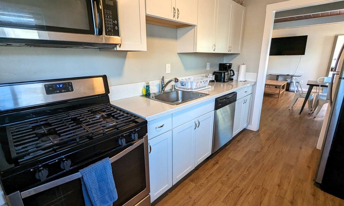 Logan Heights Apartamento | Apt #3, 2 bedroom / 1 bathroom, 8 min to Downtown!