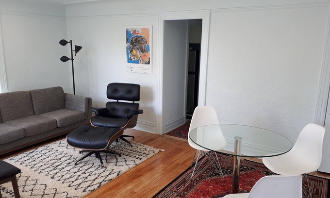 Sudbury Apartamento | Apt. #4: at the Royale on Cedar. A small but cozy retreat. 13%hst & 6%MAT incl.