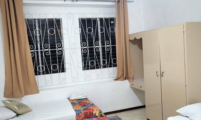 Rockley Apartamento | Apt 7. A spacious apartment, great for groups as it sleeps 8 people comfortably.
