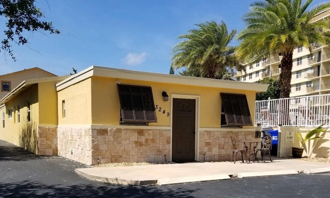 Pompano Beach Villa | Bloque de playa de belleza, totalmente actualizado. Todo lo que necesitará para unas excelentes vacaciones.