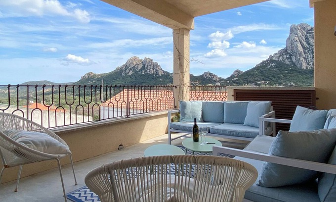 San Pantaleo Apartamento | Apt. Azure, central, parking, top for 6