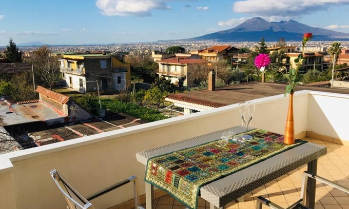 Angri Apartamento | Apt in a Villa with Terrace on stunning Vesuvio View!
