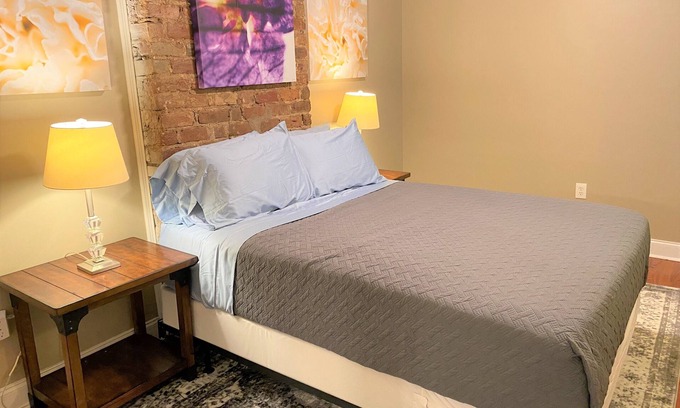 Mid-City Apartamento | Apt in fun/safe area -1blk from StreetCar line to Quarter