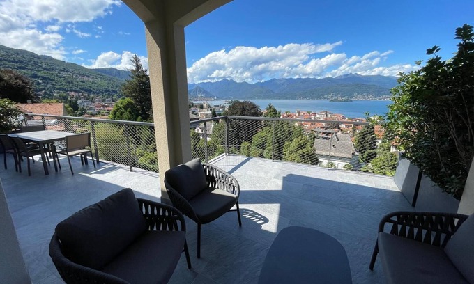 Stresa Apartamento | Apt in Stresa, superb view of Lake Maggiore, balcony, WiFi, A/C, garage & garden