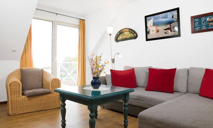 Oertzenhof Apartamento | Apt. MÖWENBLICK - Direct view of the beautiful harbor (Kirchsee) of Kirchdorf.