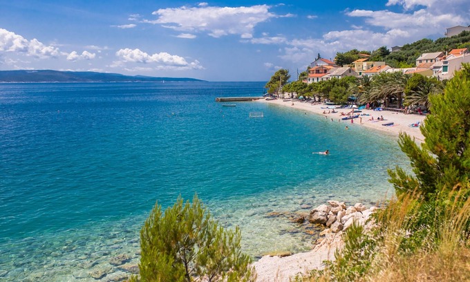 Bratus Apartamento | Apt next to the beach w balcony and sea view