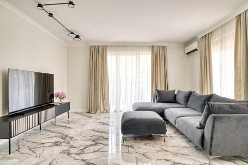 Bijeli do Apartamento | Apt "Royal Oak" 2 Bedroom with Garage Parking