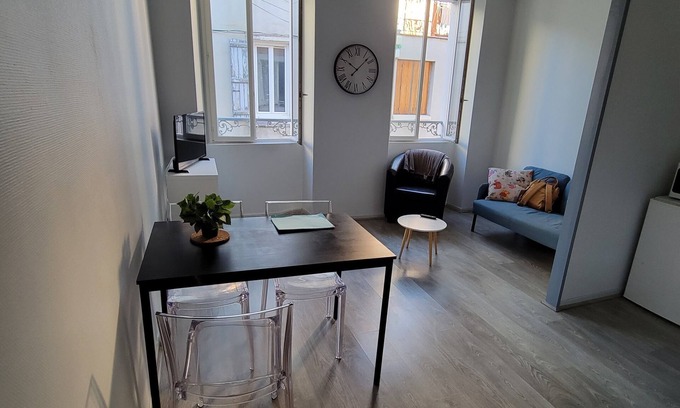 Bagneres-de-Bigorre Apartamento | Apt T2 Centre Historique de Bagnères de Bigorre Toutes Commodités à 3min à Pied