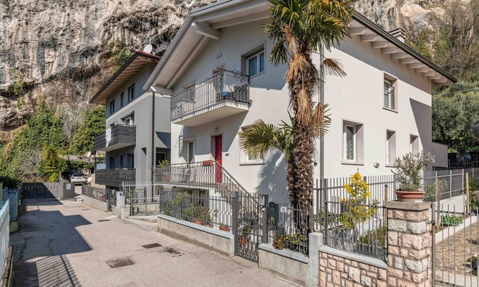 Nago-Torbole Apartamento | Apt Villa Daniel, with balcony in quiet area