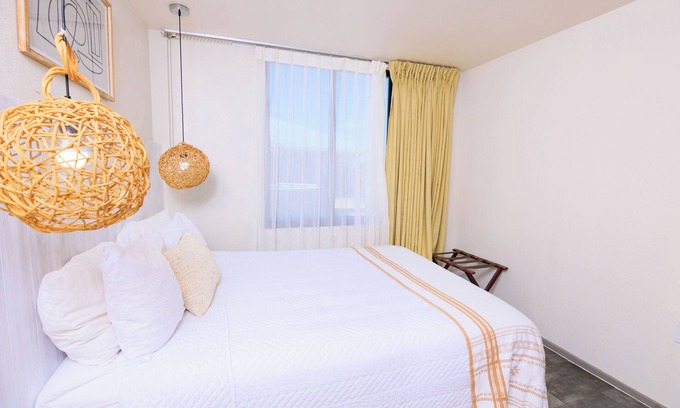 Vista Del Mar Apartamento | Apt w/ complimentary ride to airport -Ladyville AH