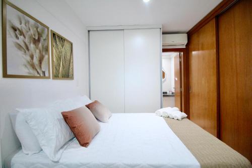 Caminho das Arvores Apartamento | Apto 19º andar, piscina, academia, garagem, ao lado do Shopping Salvador