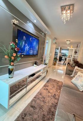 Piratuba Apartamento | Apto dos Antúrios-3 Quartos- Apto espaçoso, confortável com sacada de frente pra avenida principal