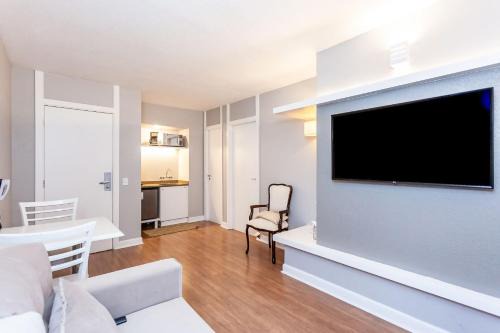 Matriz Apartamento | Apto-Flat Excelente Localização Centro/Batel