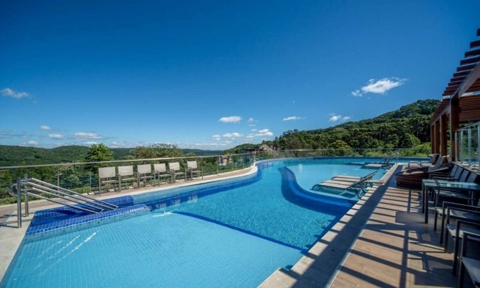Gramado Hotel | Apto no Golden Gramado Resort a 4 km da Rua Coberta!