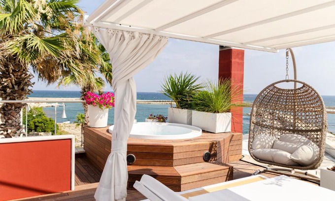 Savelletri Cama Y Desayuno | Apulia Charming Suites - Suite Corallo con vista mare e hot Jacuzzi