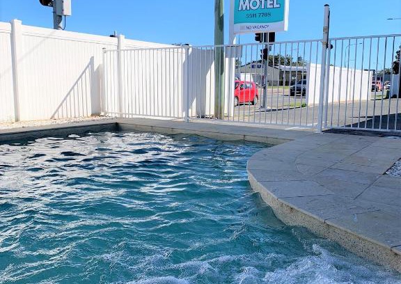 Biggera Waters Hotel | Aqua Blue Motel