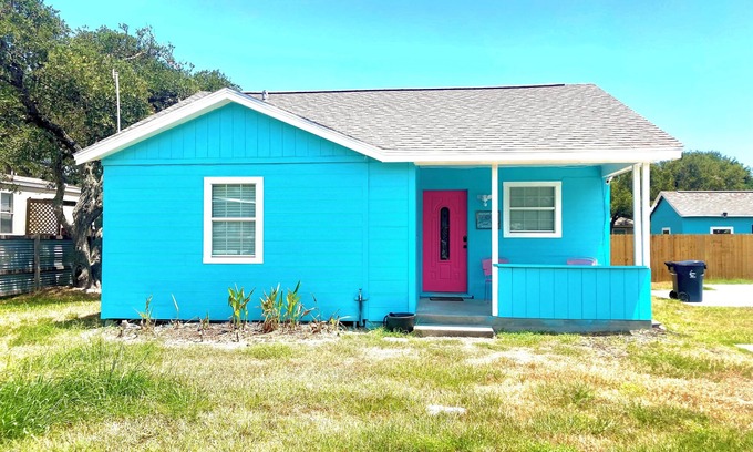 Rockport Casa | Aqua Bungalow - One mile away from Cove Harbor