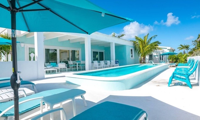 Jimmy Hill Villa | Aqua Dreams, At Beach w / Guesthse, 4 Kng bedrms, 3 1/2 baths, Sleeps 14, Lg Spa !!