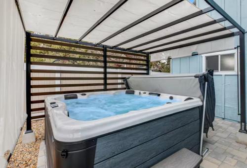 Big Bear City Casa | Aqua Dreams - Six fireplaces, arcade machine, foosball, and hot tub