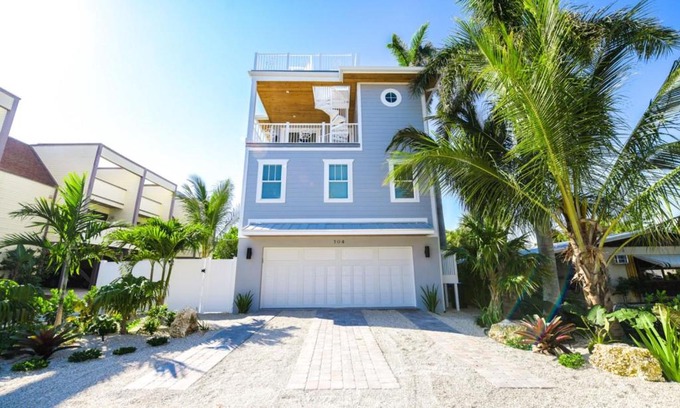 Bradenton Beach Casa | Aqua Paradise by AMI Locals