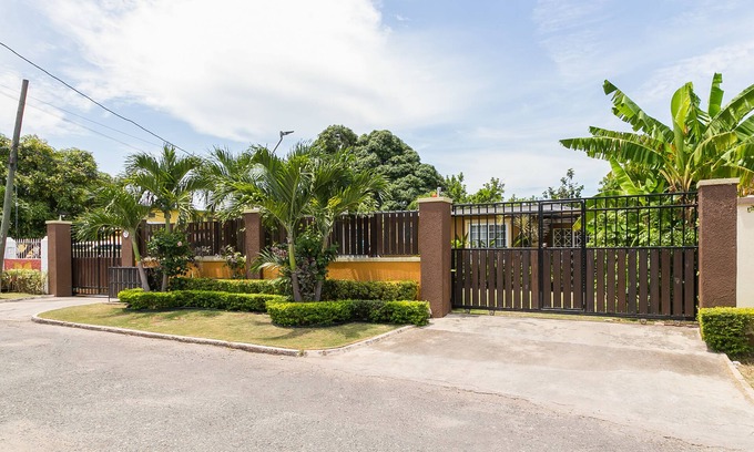 Molynes Gardens Casa | AquaHaven Retreat in Kingston