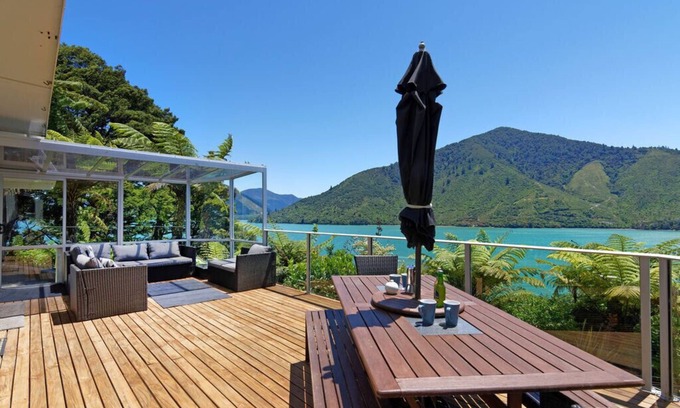 Moetapu Bay Cabaña | Aquamarine Dreams - Marlborough Holiday Home