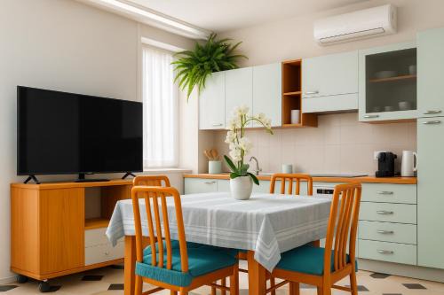Paratico Apartamento | AQUARAMA - private pool - Lakefront apartment end free parking