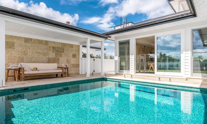 Pottsville Casa | Aquarium House - with direct beach access & pool