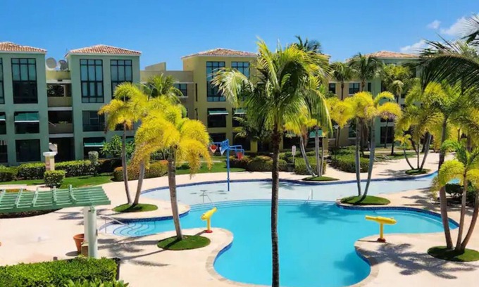 Mediania Alta Apartamento | Famous Beachside resort with 4 pools, slides, recreatives areas