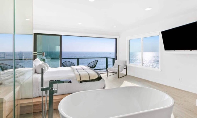 Eastern Malibu Casa | Aquazzura - By Stay Awhile Villas
