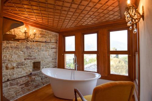 Gjirokaster Hotel | Aqueduct inn
