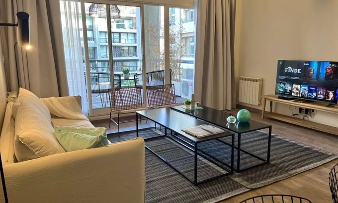Chacarita Apartamento | Beautiful, modern apt for 4 guests