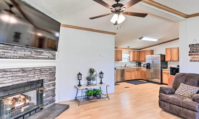 Minnesott Beach Casa | Arapahoe Home w/ Fireplace Near Deer Hunting