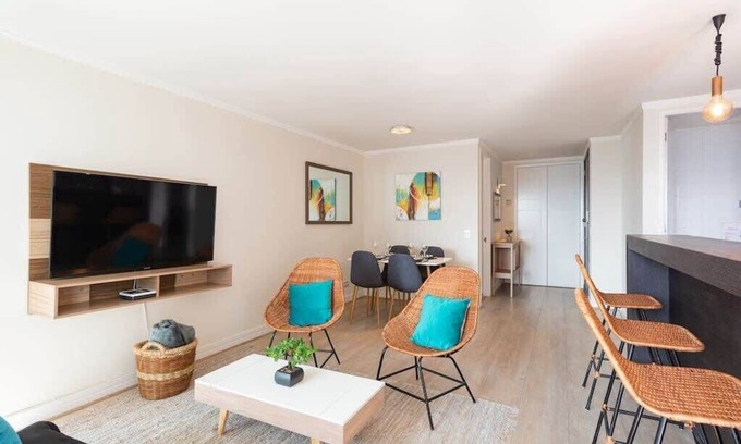 Apoquindo Apartamento | Arauco Wood - 2BR, Parking, Wifi, Mall & Pool