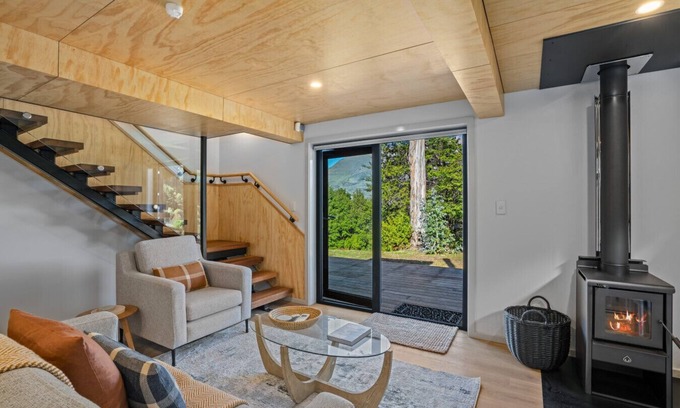 Sunshine Bay Casa | Arawata Luxury Chalet