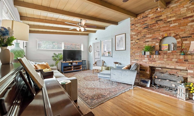 Dallas Casa | Arboretum Retreat: 3 Bedrooms of Peace & Greenery
