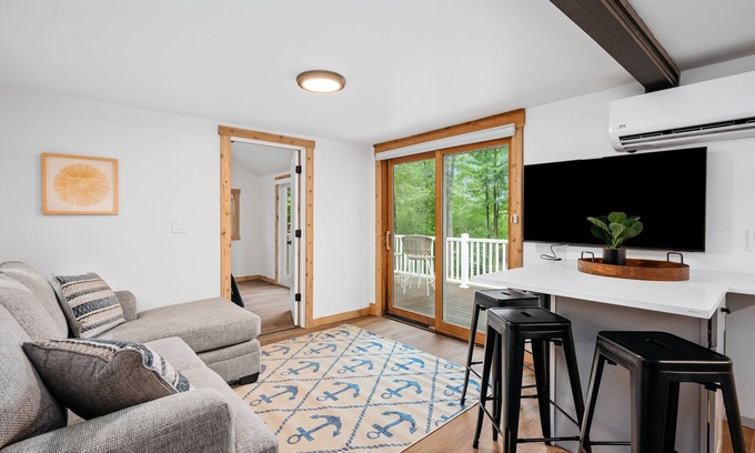 Mayfield Cabaña | Arbutus Lake-Pine Forest-Pontoon Rentals