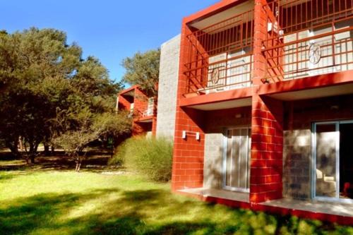 La Poblacion Apartamento | Arcángeles del Oeste - Descanso al pie de la montaña