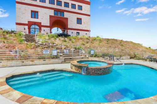 Johnson City Hotel | Arc de Texas - Joan of Arc Suite