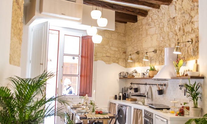 Historic Castle District Casa | Arc Home - The charm of living in the heart of Castello, the oldest neighborhood.