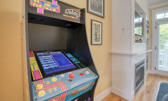 Seabrook Casa | Arcade, Kid + Dog Friendly, Seabrook Town Center Home, 5min. walk to beach