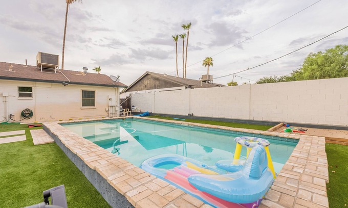 Camelback East Casa | Arcadia Oasis, 4BR Ranch w/Private Pool & Den